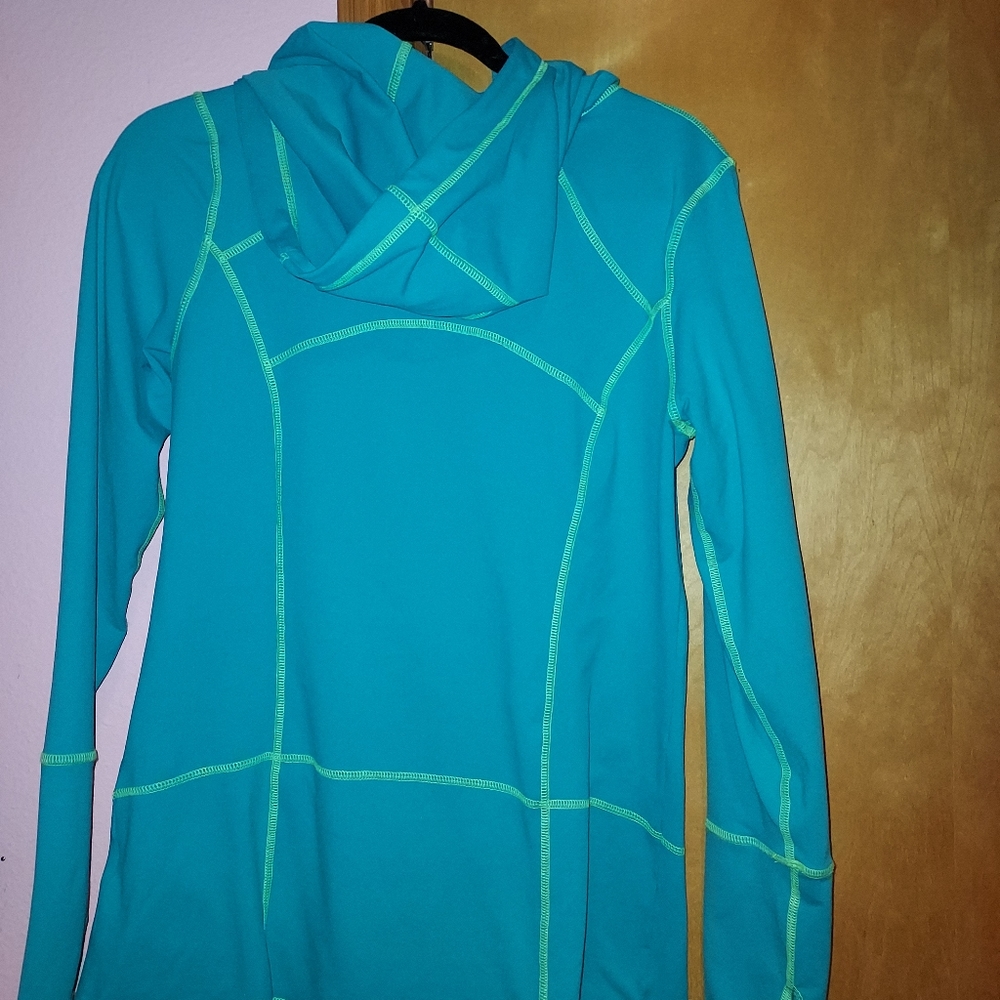 Kirkland Signature Brand.  Women's running top. - Picture 4 of 5